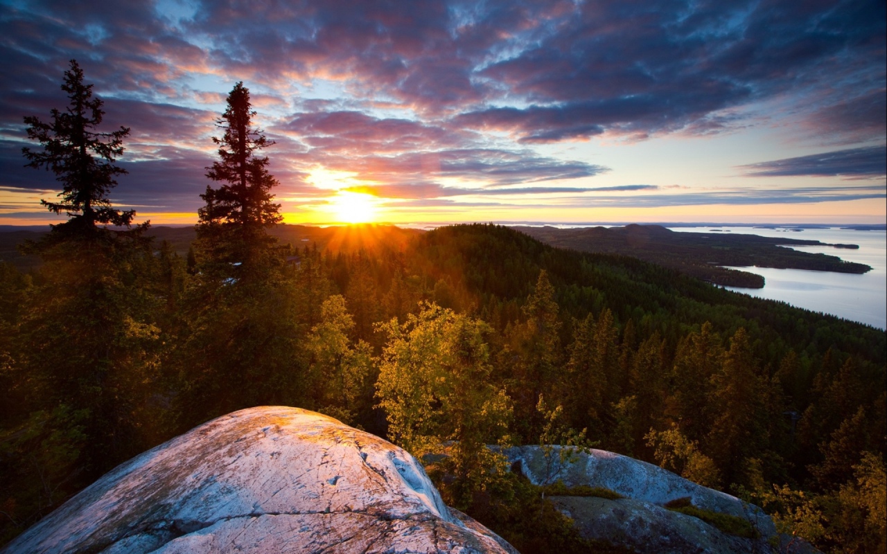 Закат на скале
