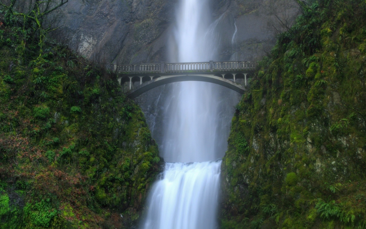Мост над водопадом