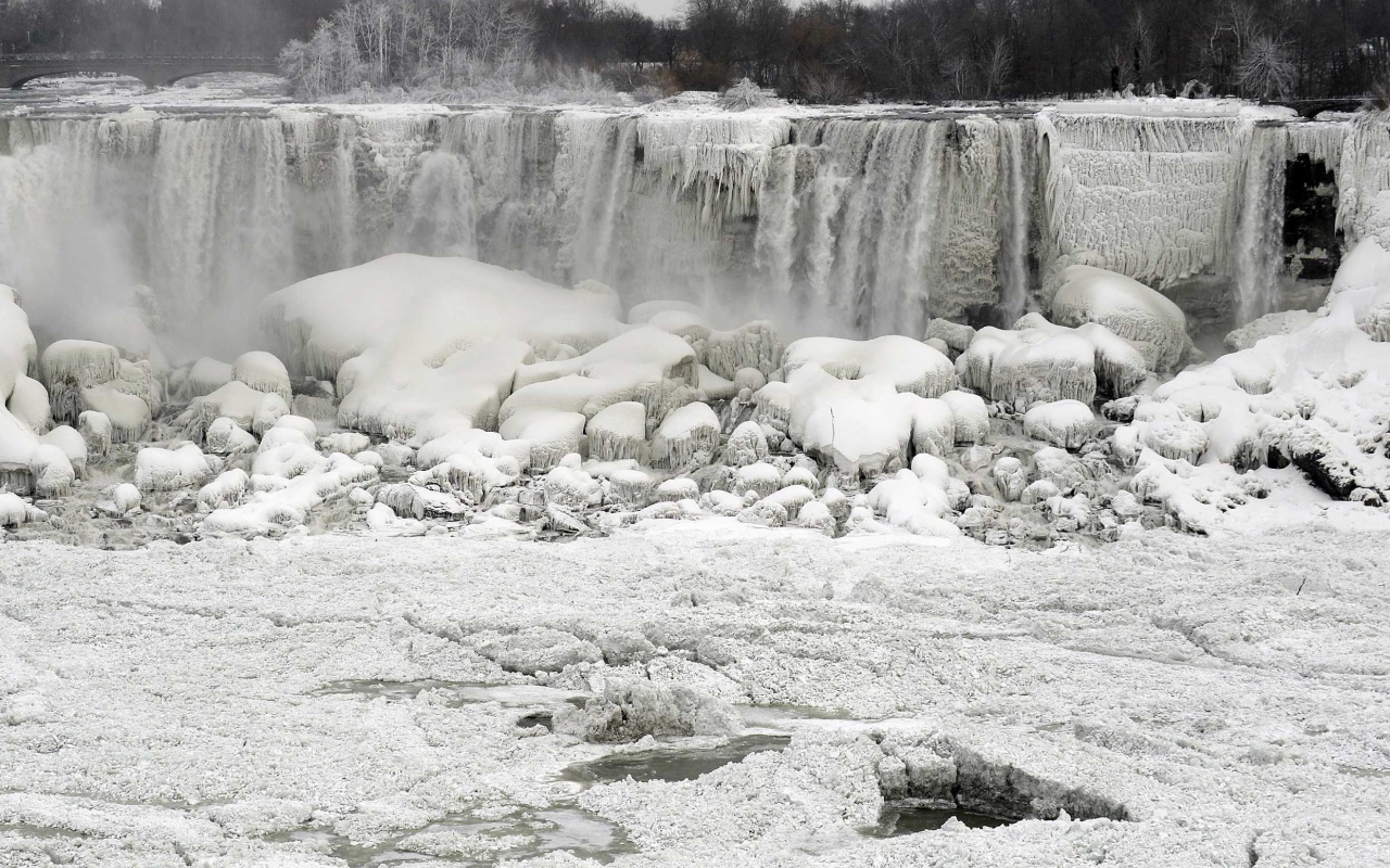 Замерзший водопад Ниагара
