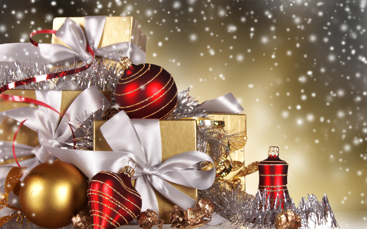 Коробки с подарками на Новый год