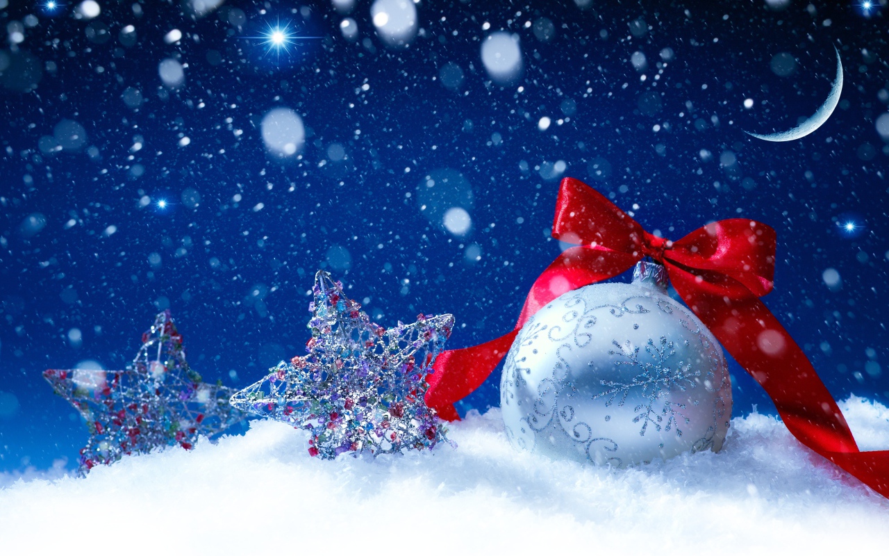 Белый шар с красной лентой