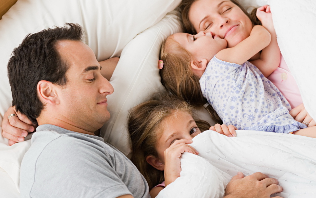 Крепкий сон счастливой семьи