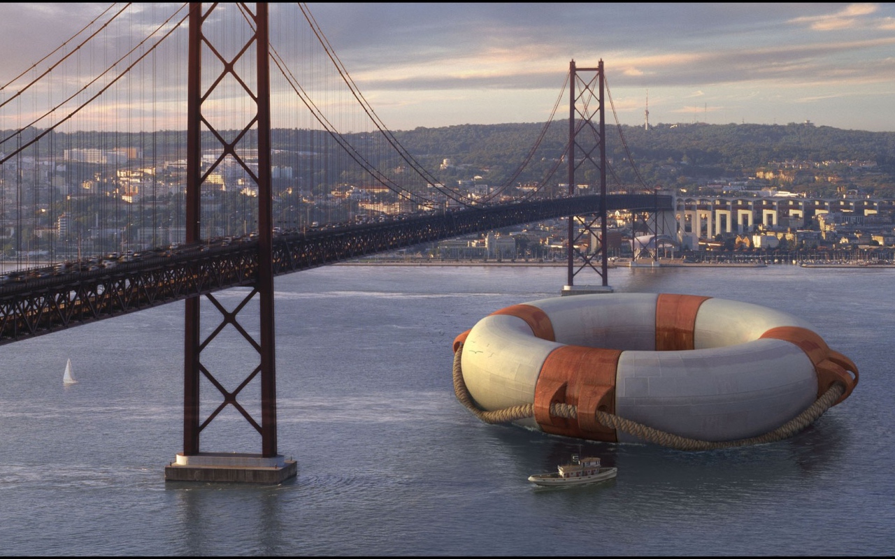 Огромный спасательный круг