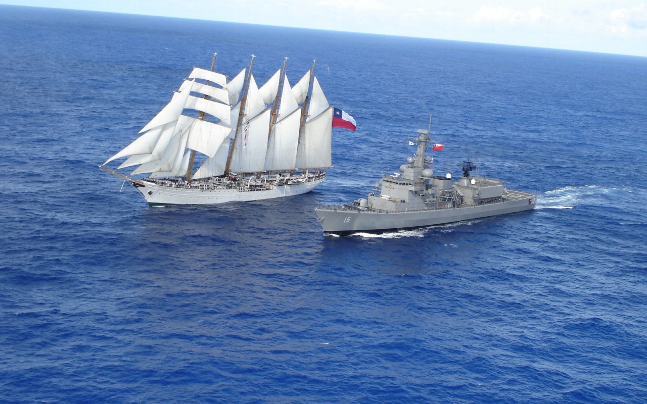 Парусный и военный корабли