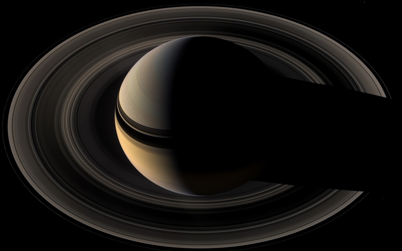 Спутник на чёрном фоне