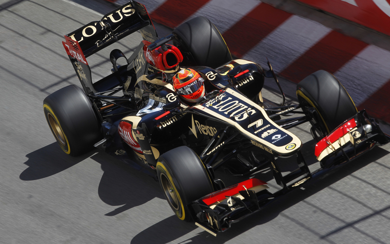 Гонщик на скоростной трассе