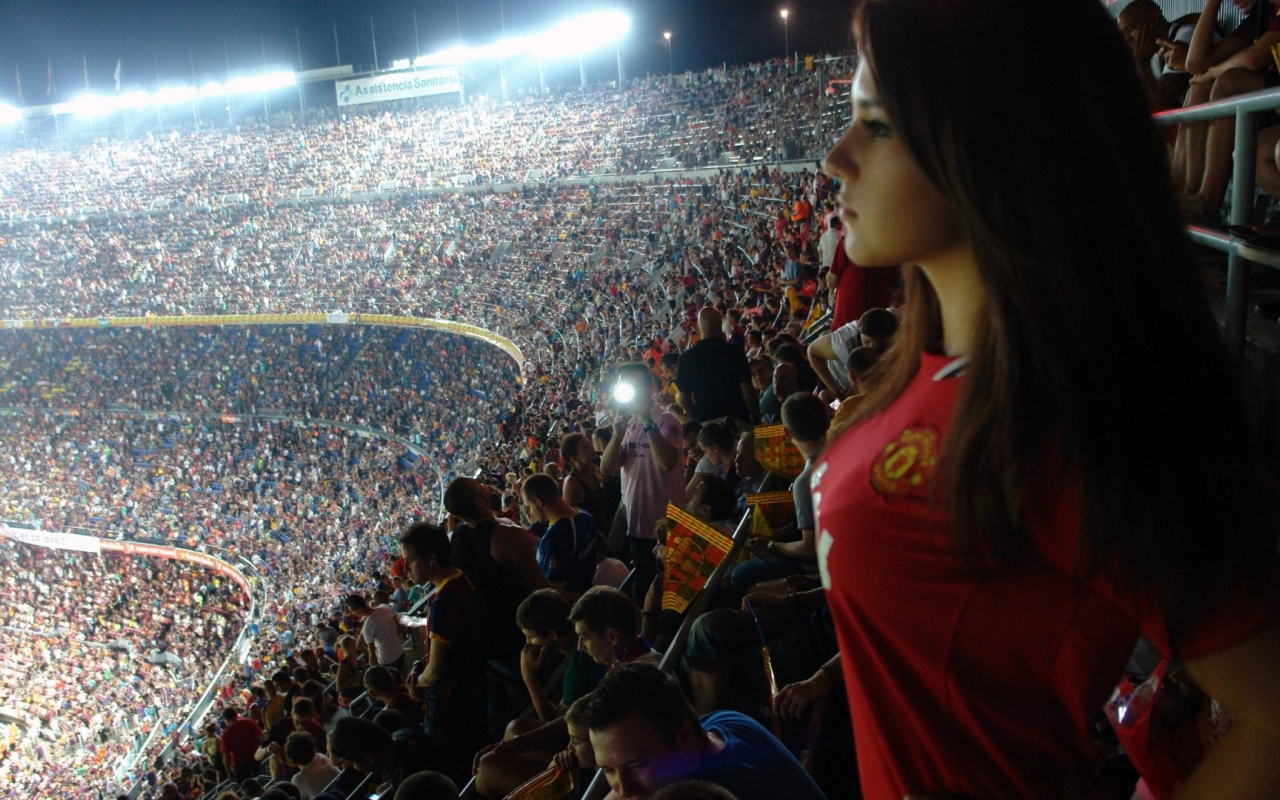 супер заполненный стадион