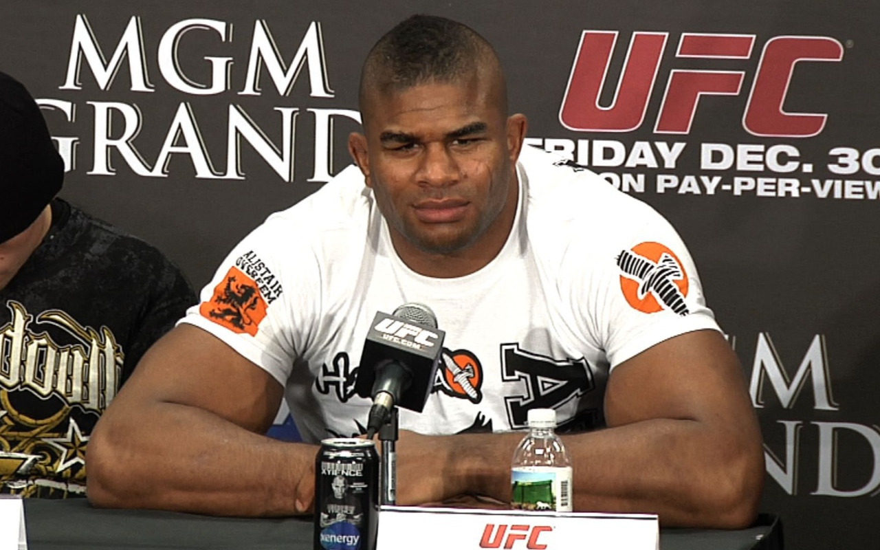 Истребитель UFC Алистер Оверим