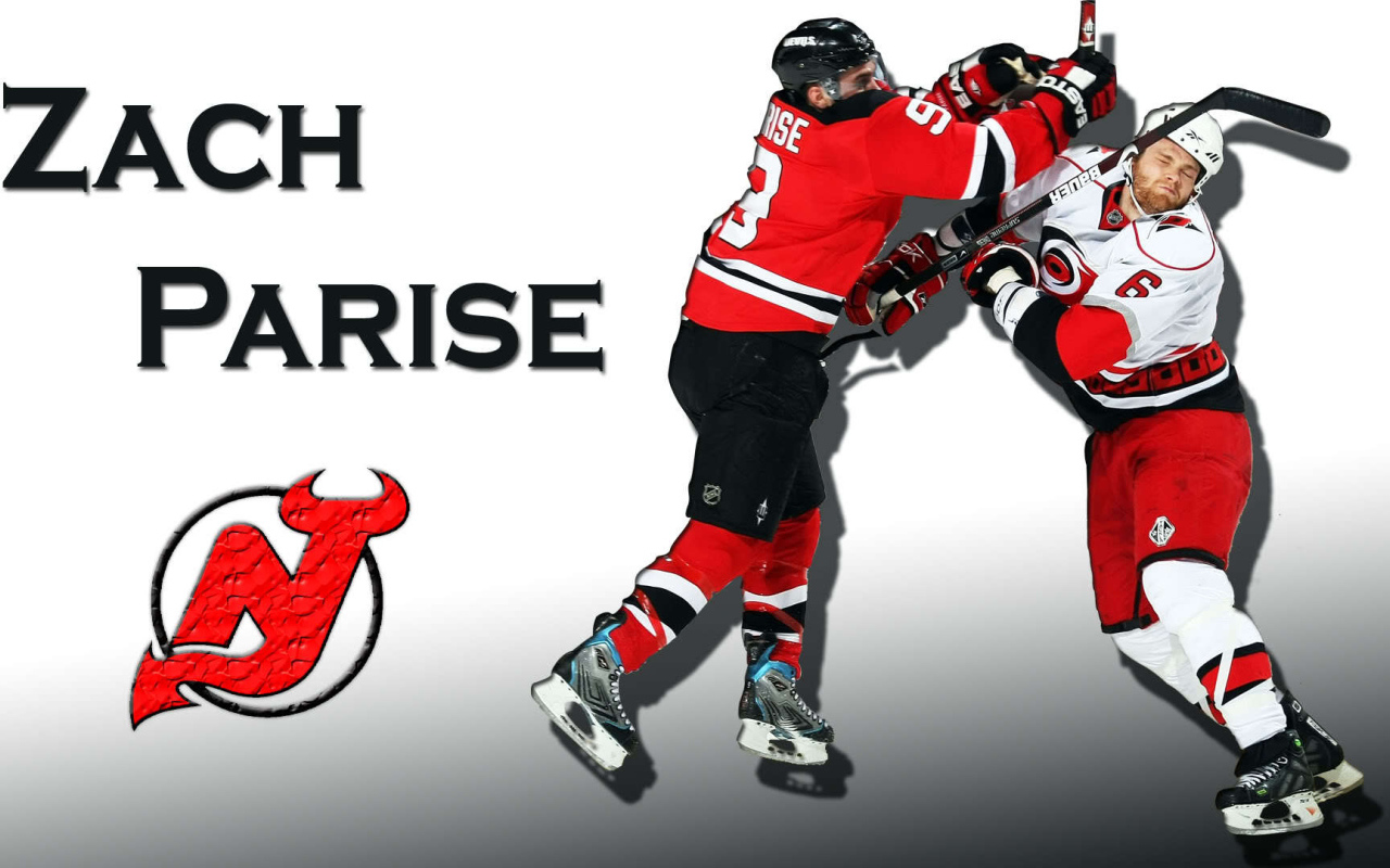 Лучший игрок НХЛ Зак Паризе борется с другим игроком