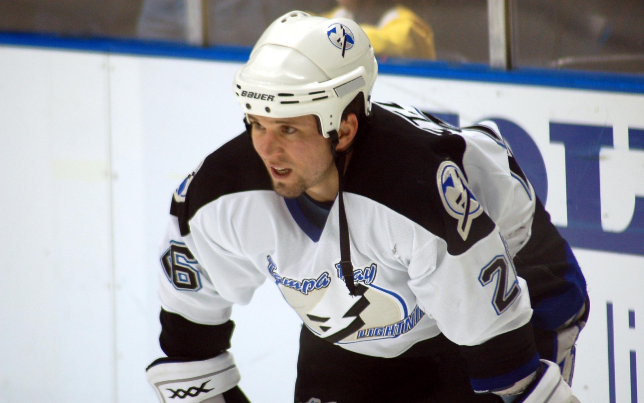 Хоккеист Мартин Сент-Луис на льду