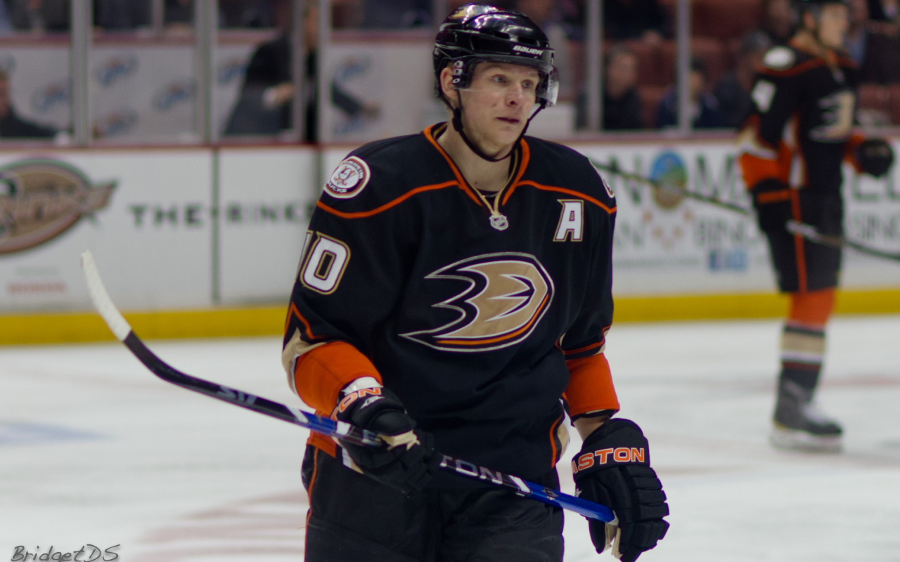 Популярный Хоккеист Кори Перри