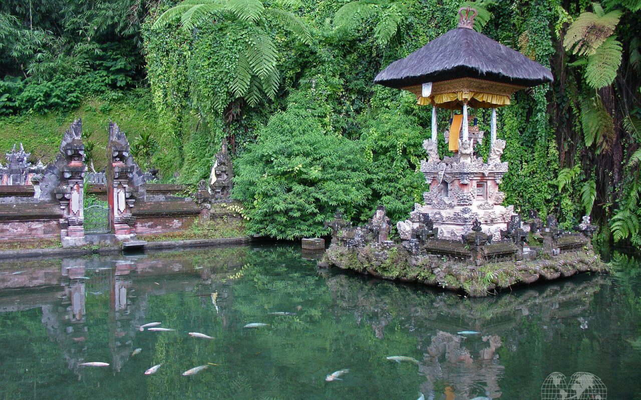 Часовня в джунглях Бали