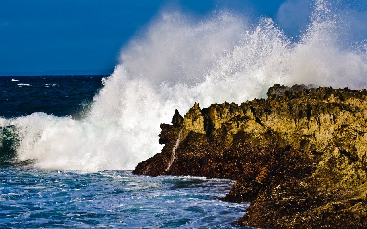 Скалистый берег Бали
