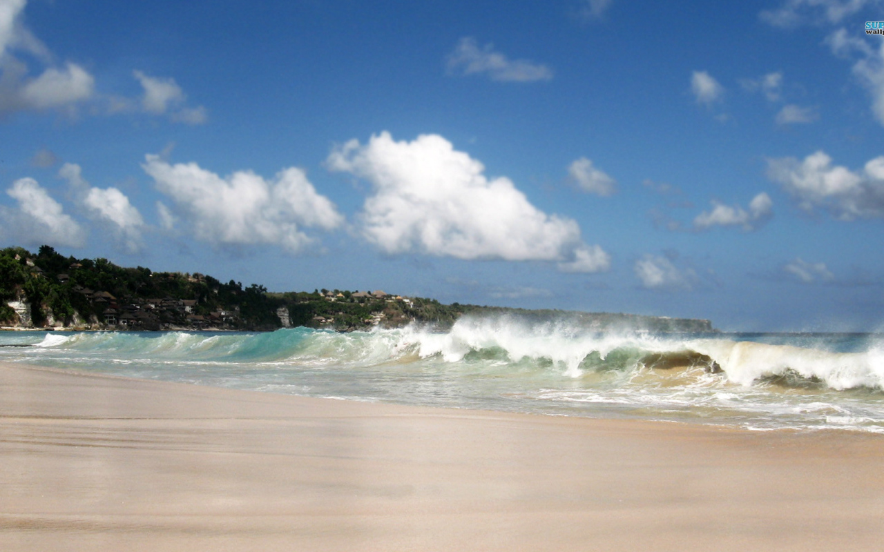 Волны прибоя на Бали