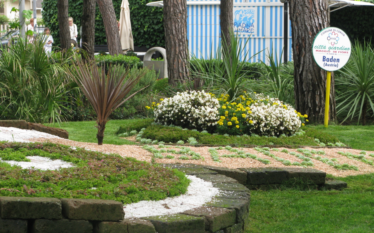 Клумба на курорте Баден, Австрия