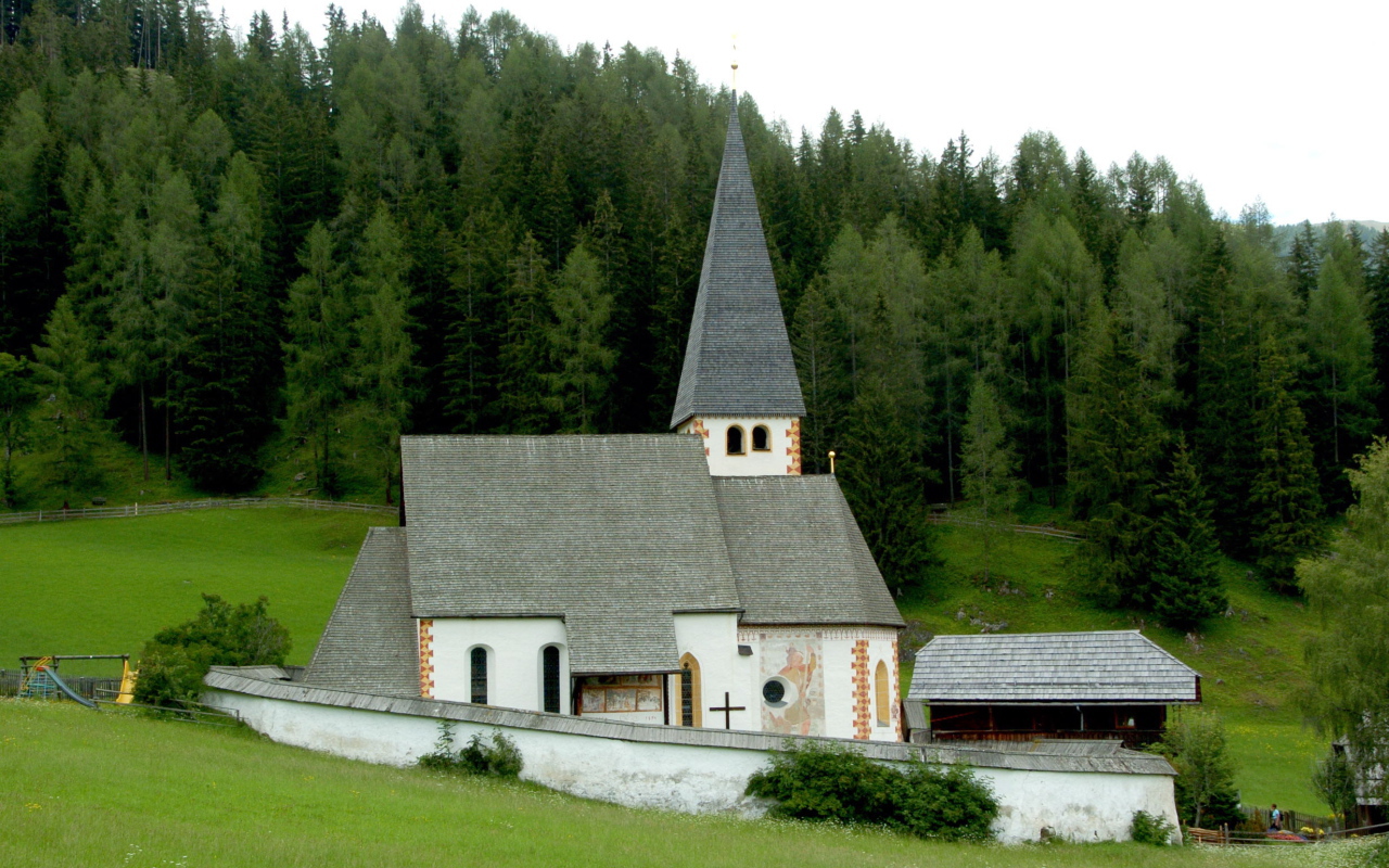 Церковь на горнолыжном курорте Бад Кляйнкирххайм, Австрия