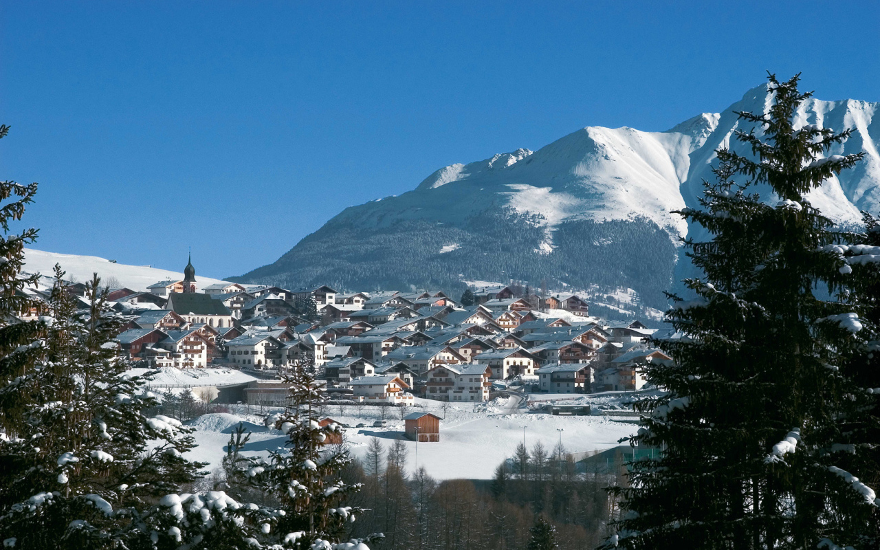 Город на горнолыжном курорте Серфаус, Австрия