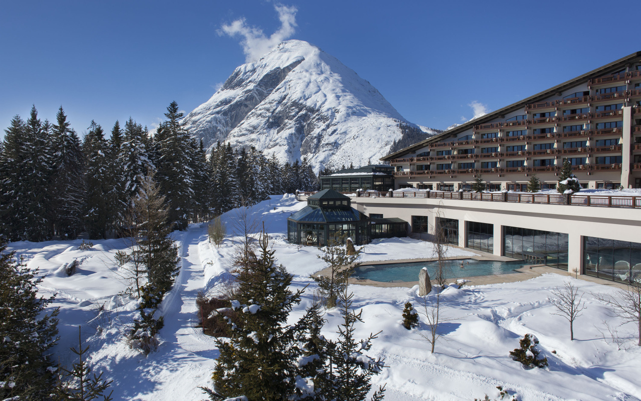 Бассейн в отеле на курорте Тельфс-Бюхен, Австрия