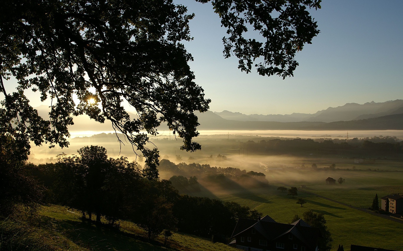 Утренний туман на курорте Лиенц, Австрия