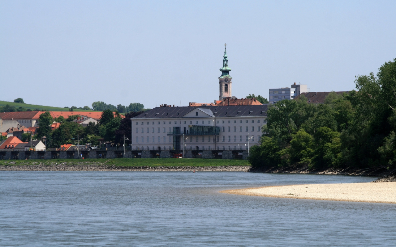 Побережье реки в городе Гайнберг, Австрия