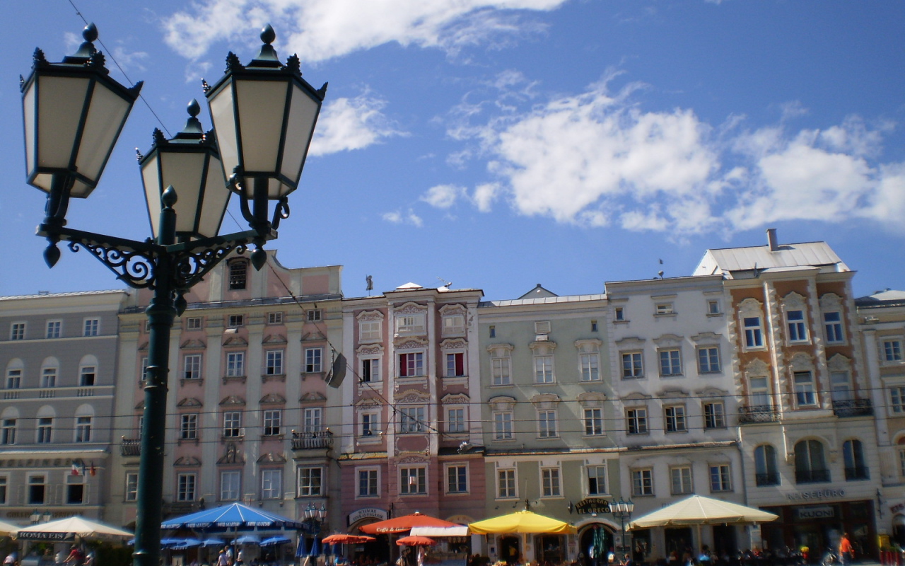 Уличный фонарь в городе Линц, Австрия