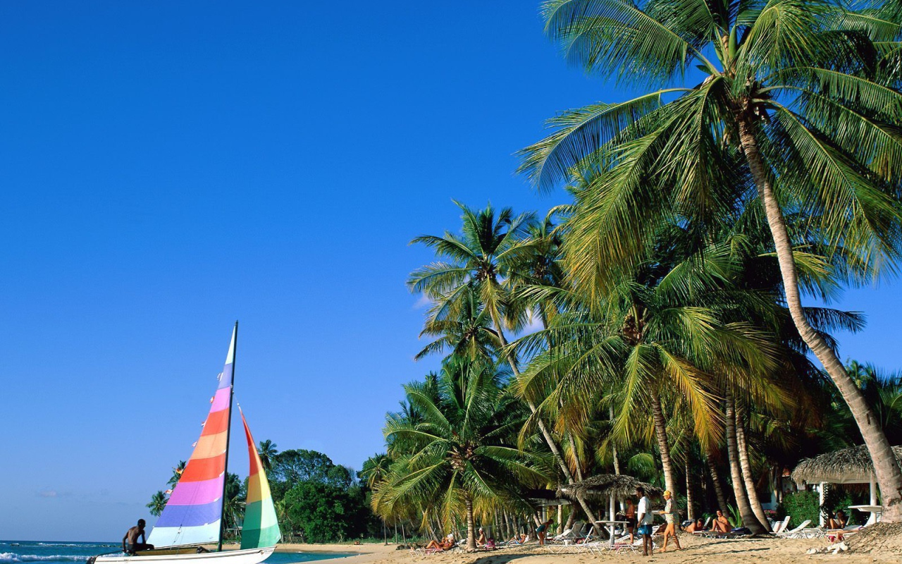Люди приплывают в Барбадосе