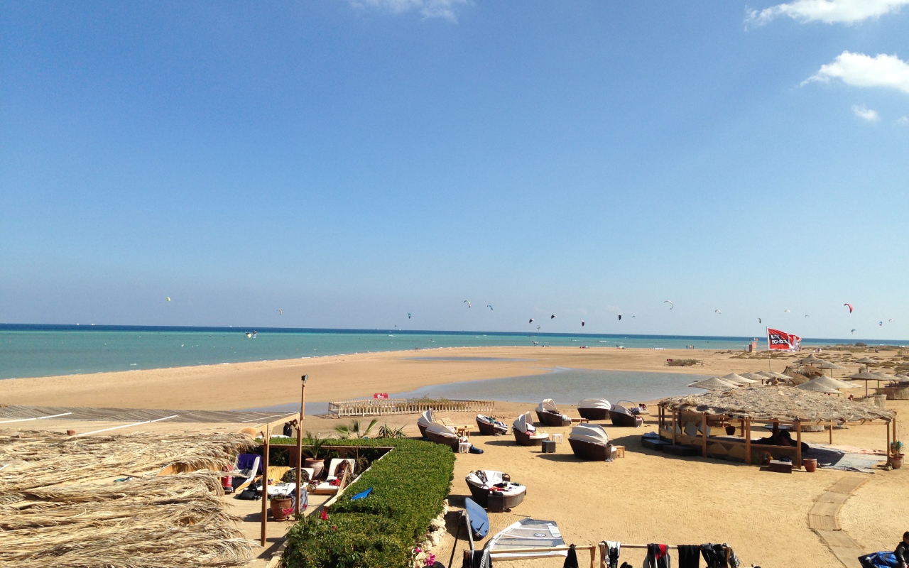 Золотой пляж на курорте Эль Гуна, Египет