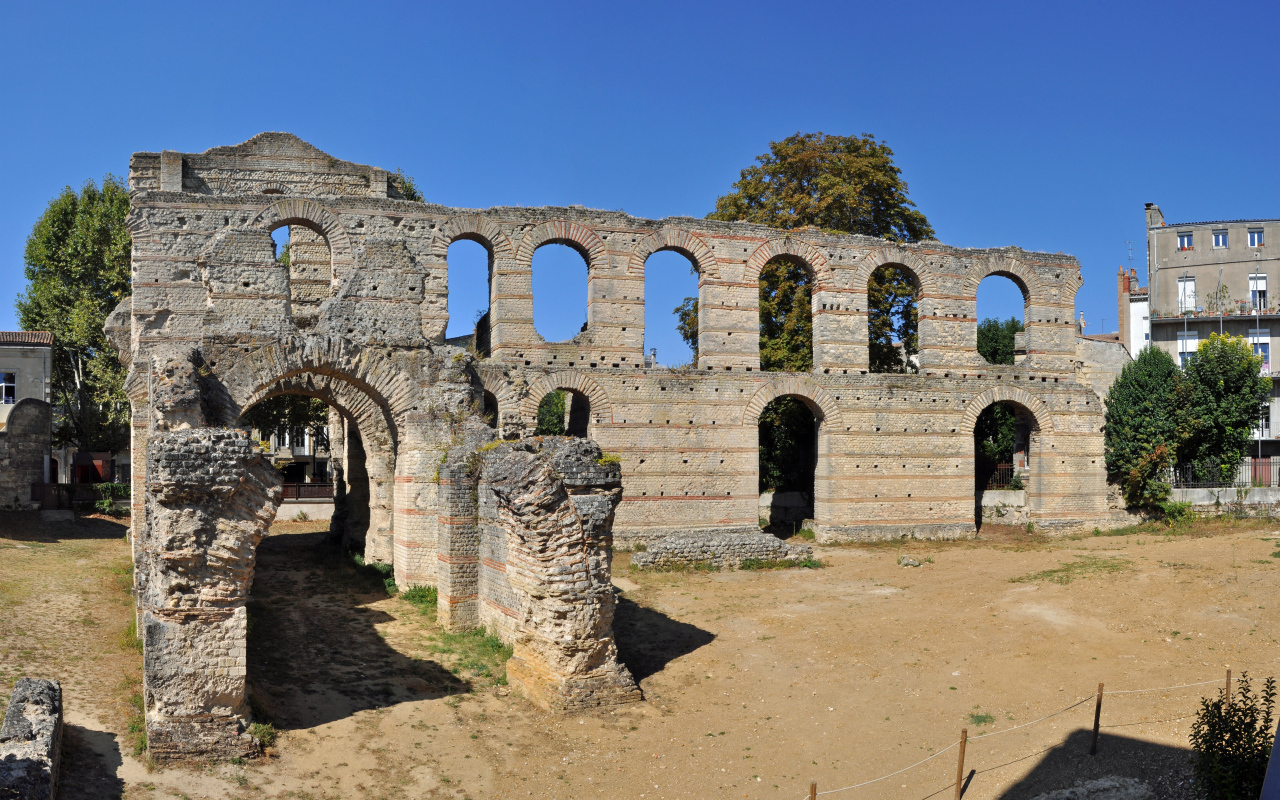 Старинные развалины в Бордо, Франция