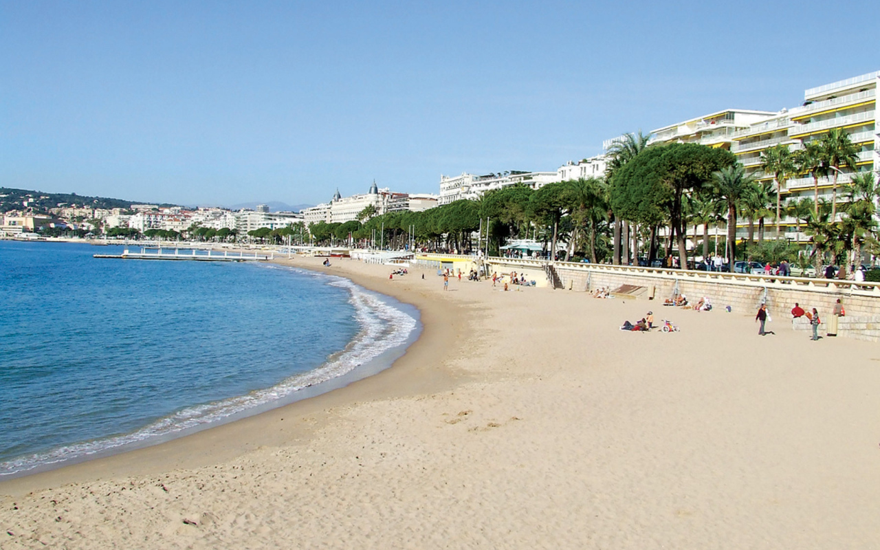 Пляж в Каннах, Франция