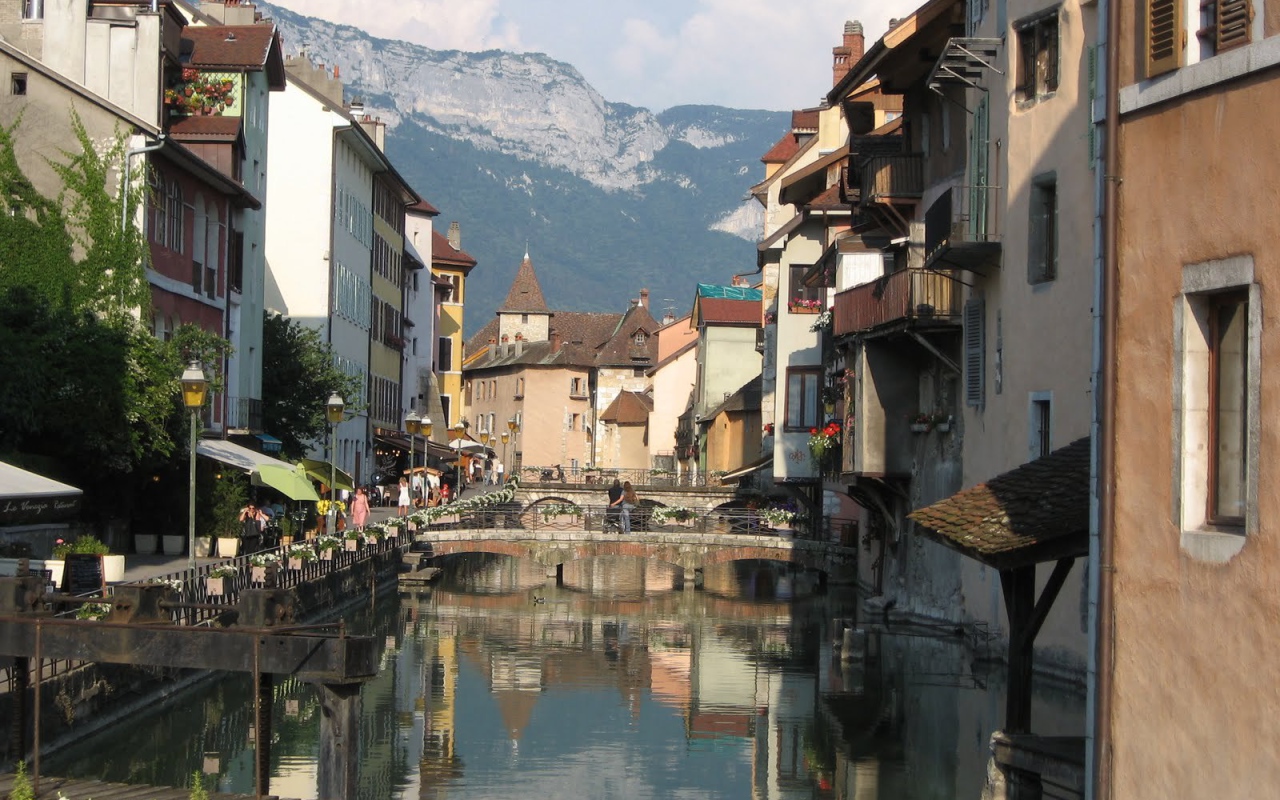 Канал в городе Аннеси, Франция