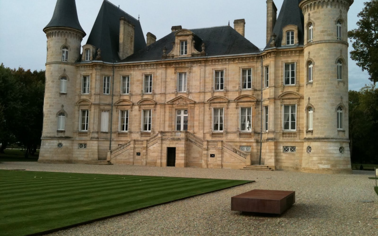 Замок в Бордо, Франция