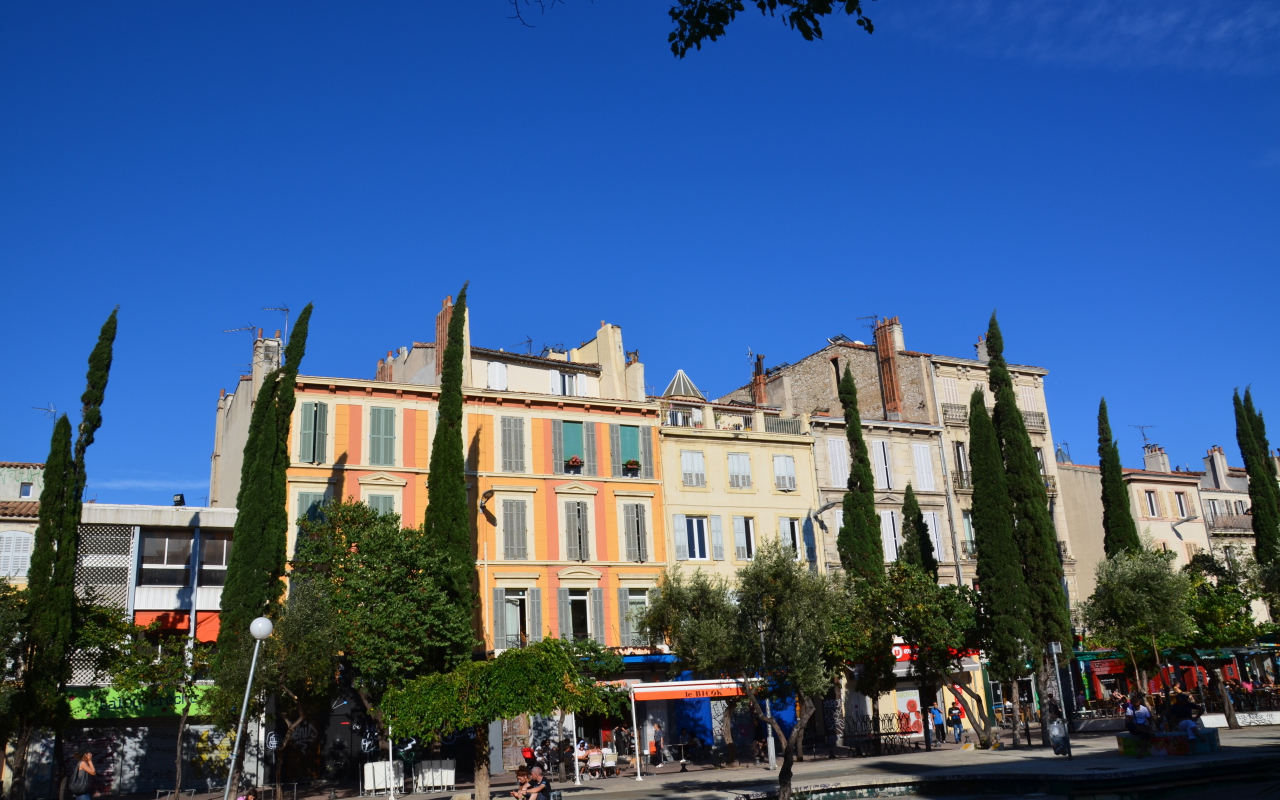 Городская улица в городе Марсель, Франция