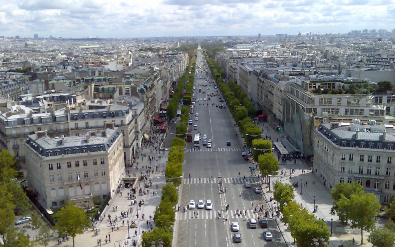 Городская улица в Париже, Франция