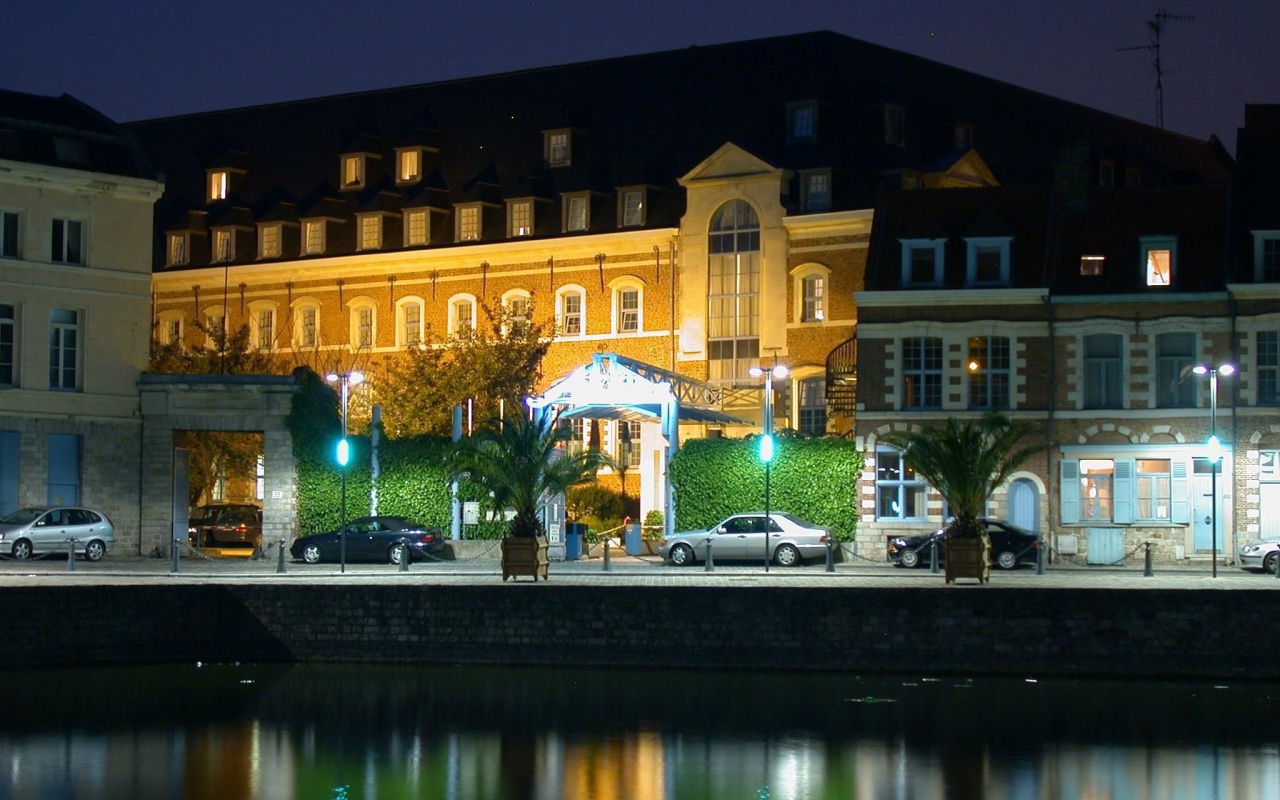 Набережная в городе Лилль, Франция