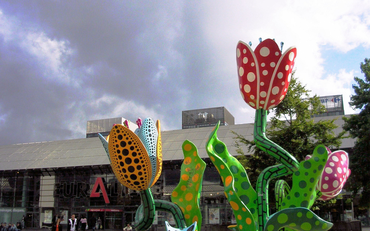 Цветочная скульптура в городе Лилль, Франция