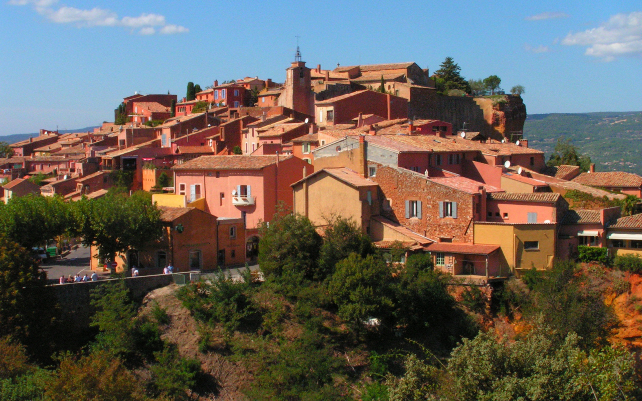 Город на холме в Провансе, Франция