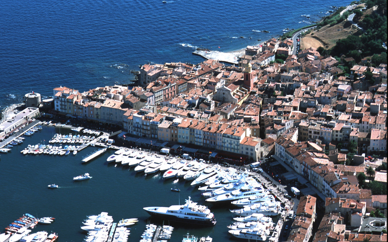 Город на курорте Сен-Тропе, Франция