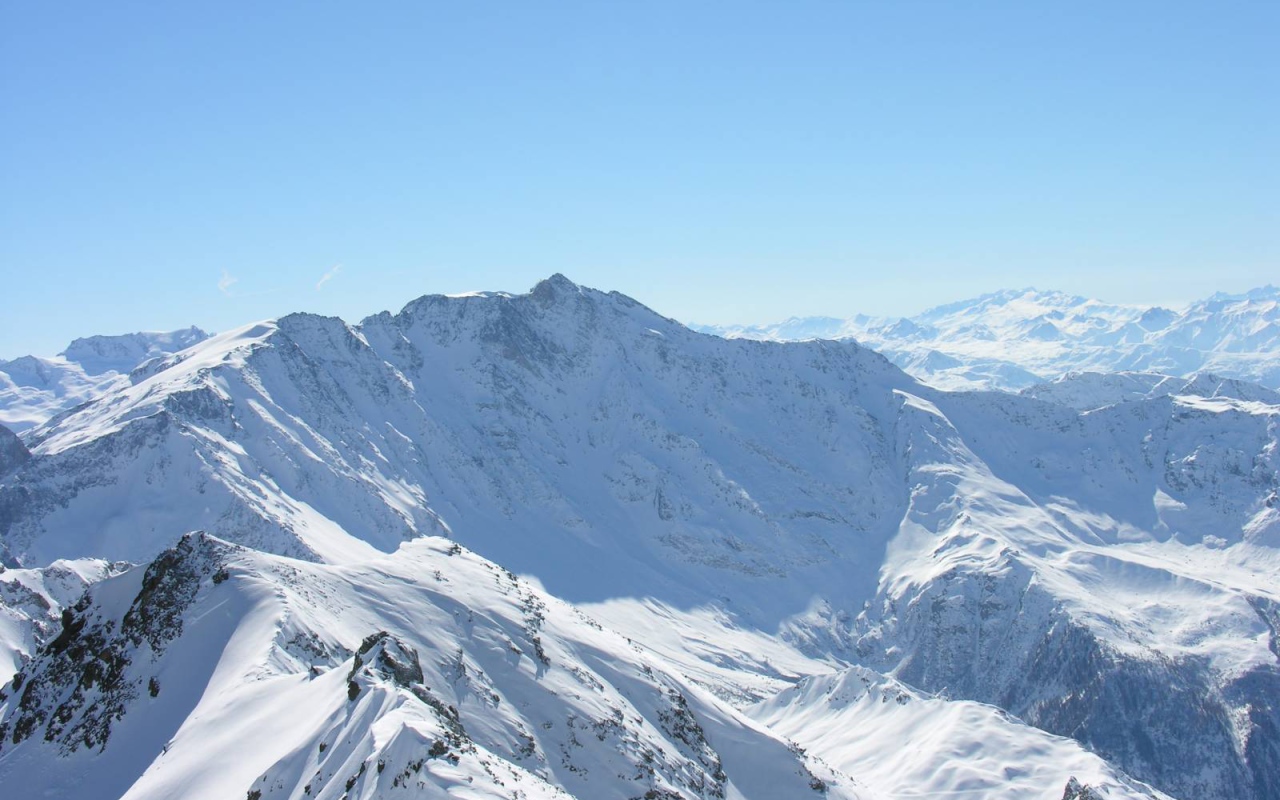 Горные вершины на горнолыжном курорте Лез Арк, Франция