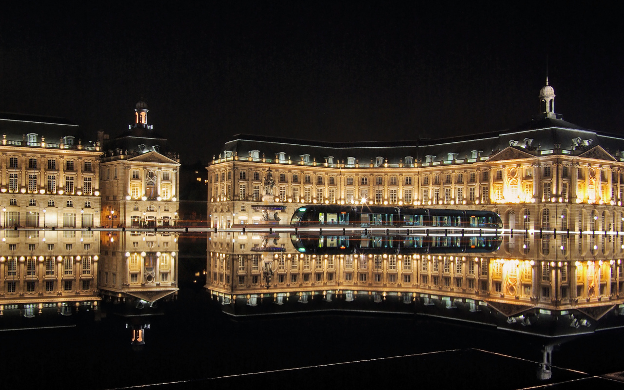 Ночное сияние в Бордо, Франция