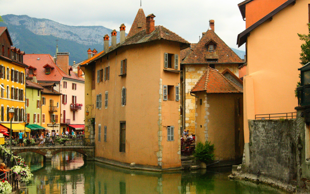 Старинные дома в городе Аннеси, Франция