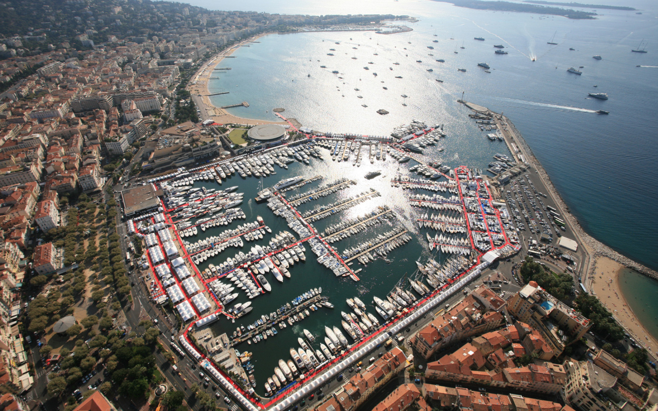 Панорама города в Каннах, Франция