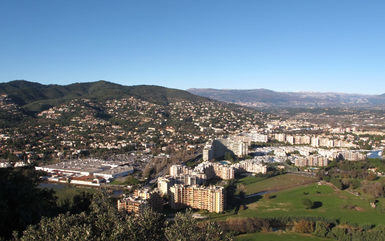 Панорама города на курорте Манделье ля Напуль, Франция