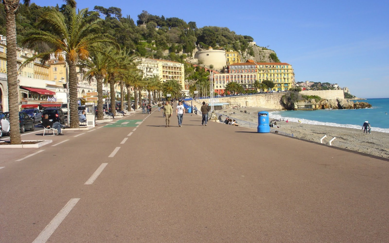 Набережная в городе Ницца, Франция