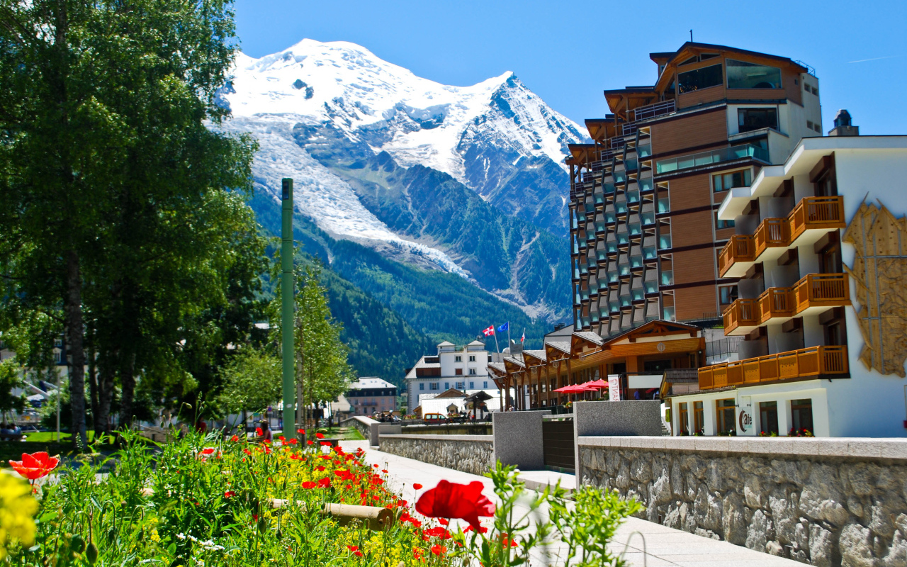 Сквер на курорте Шамони, Франция