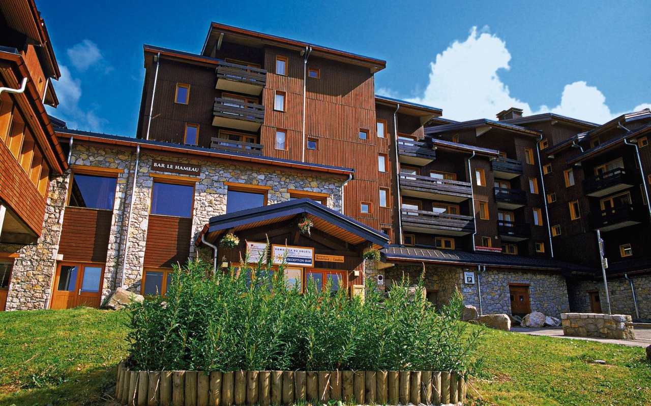 Летний пейзаж на горнолыжном курорте Мерибель, Франция