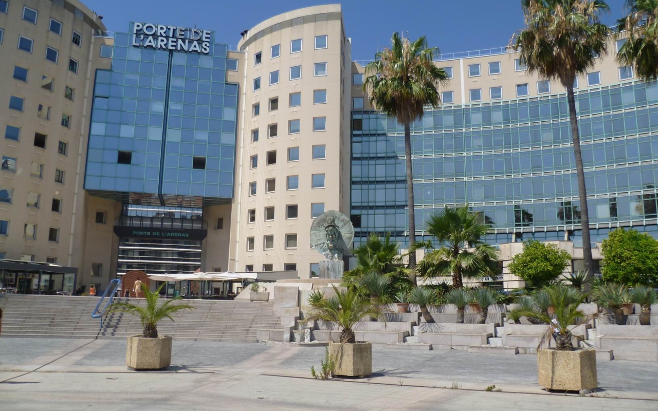 Отель на набережной в городе Ницца, Франция