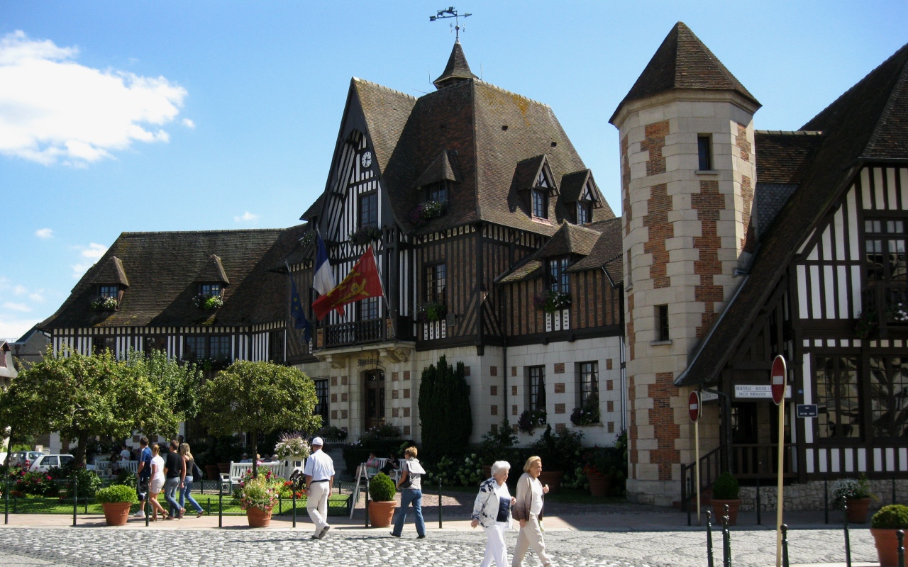 Ресторан на курорте Довиль, Франция