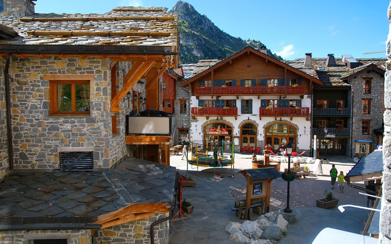 Городские дома на горнолыжном курорте Лез Арк, Франция