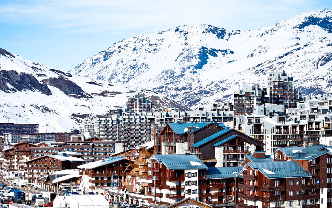 Городские здания на горнолыжном курорте Тинь, Франция