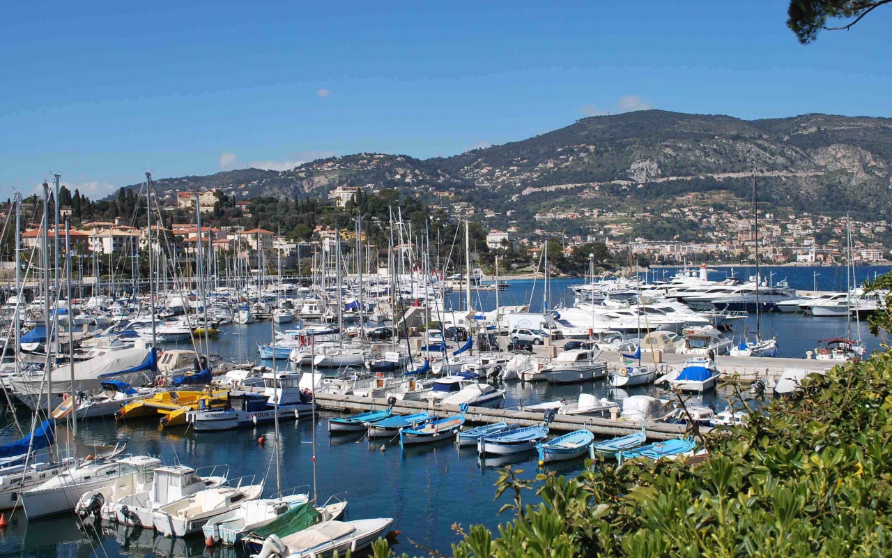 Яхты в порту на курорте Сен-Жан-Кап-Ферра, Франция